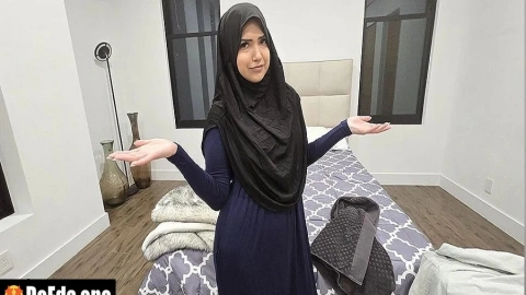 Türbanlı Yengem Geceye Hazırlık Yaparken Kayınbiraderinin Geleceğini Unutuyor Abimden Önce Bana Yumurtluyor