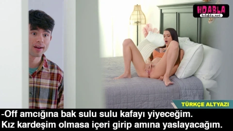 Kız kardeşimi mastürbasyon yaparken görünce kapıdan izledim Amı tüysüzdü